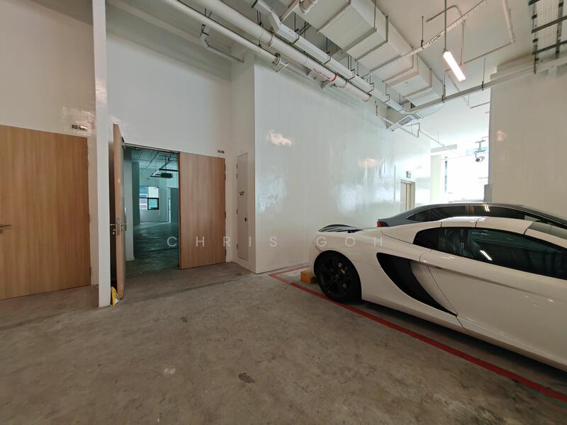 Ramp up industrial office store in Pasir Panjang, Alexandra / Commonwealth, 1,705 sqft, Light Industrial (B1) For Rent, by Chris Goh, 60127180 - CommercialGuru.com.sg