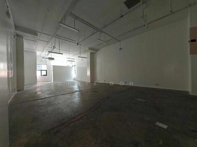 Ramp up industrial office store in Pasir Panjang, Alexandra / Commonwealth, 1,705 sqft, Light Industrial (B1) For Rent, by Chris Goh, 60127180 - CommercialGuru.com.sg