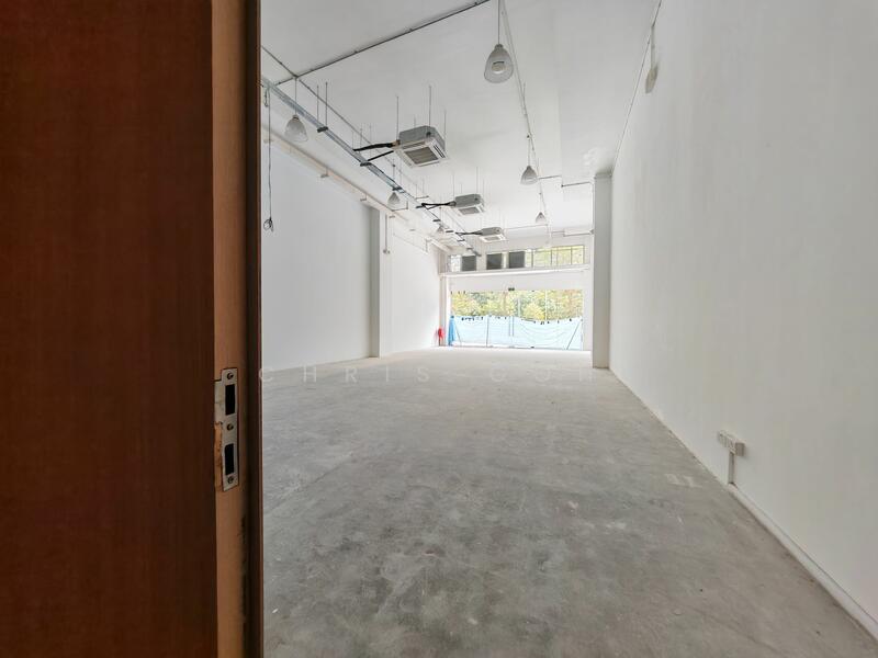 Ramp up industrial office store in Pasir Panjang, Alexandra / Commonwealth, 1,705 sqft, Light Industrial (B1) For Rent, by Chris Goh, 60127180 - CommercialGuru.com.sg
