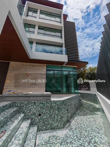 Private pool beside the main entrance
