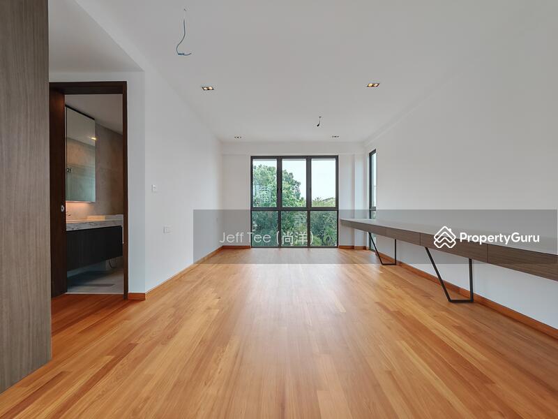 Large ensuite on 3rd floor