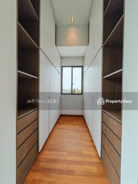 And walk-in closet