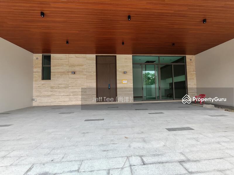 Main entrance with deco feature beside
