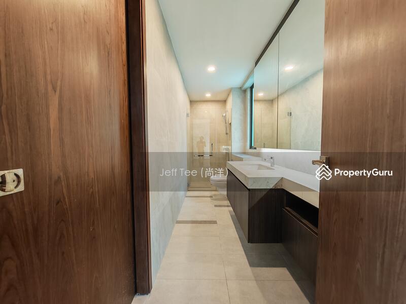 Ensuite bathroom with 2 door access