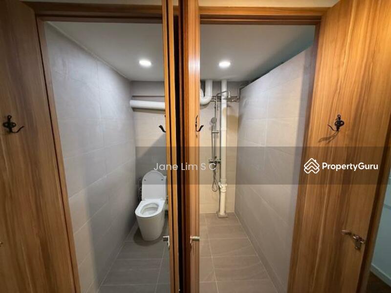 Common Bathroom : Separate cubicles