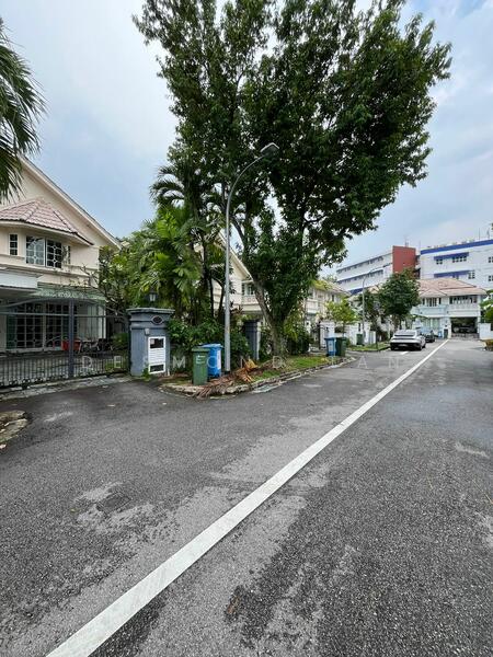Novena mrt/ bukit timah, , 5 Bedrooms, 2,900 sqft, Bungalow House For Sale, by Desmond Tan, 60127974 - Exterior - PropertyGuru.com.sg