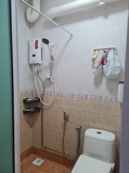 665B Jurong West Street 64, 665B Jurong West Street 64, Boon Lay / Jurong / Tuas, Room Rental, 250 sqft, HDB Flat For Rent, by William Choo, 60128085 - Bathroom - PropertyGuru.com.sg