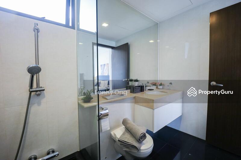 Lower Level Common Bathroom