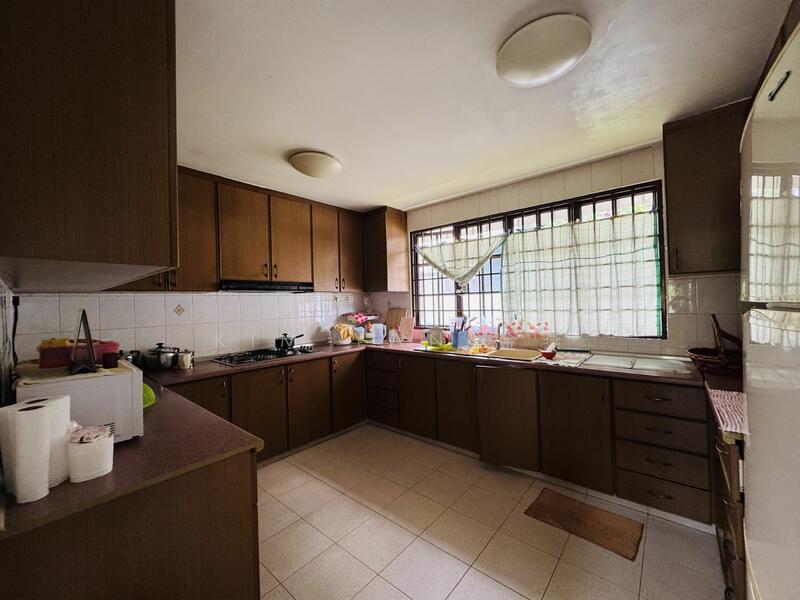 For Sale - Huge land with wide frontage and regular shape, to subdivide into two bungalows