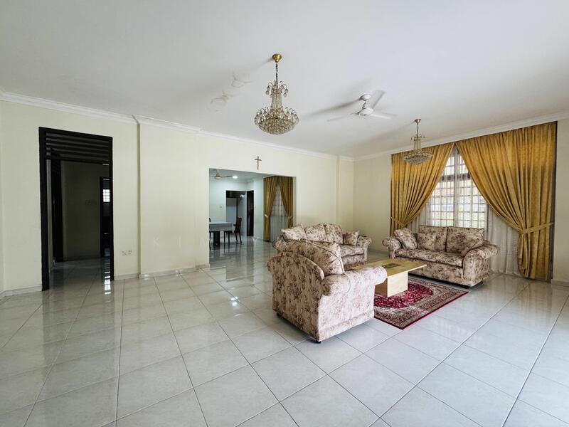 For Sale - Huge land with wide frontage and regular shape, to subdivide into two bungalows