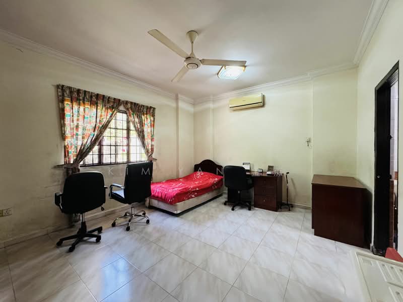 Huge land with wide frontage and regular shape, to subdivide into two bungalows Bungalow House For Sale at S$ 18,100,000 | PropertyGuru Singapore