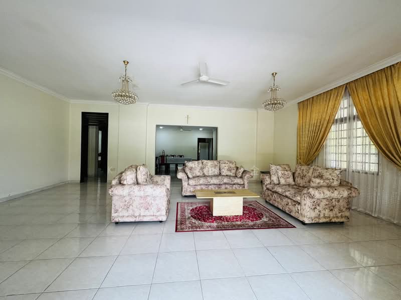 Huge land with wide frontage and regular shape, to subdivide into two bungalows Bungalow House For Sale at S$ 18,100,000 | PropertyGuru Singapore