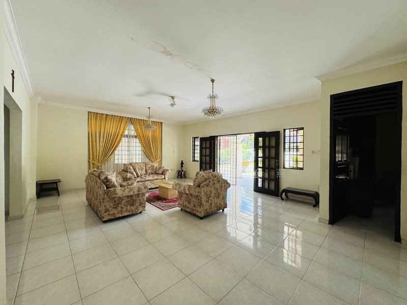 Huge land with wide frontage and regular shape, to subdivide into two bungalows Bungalow House For Sale at S$ 18,100,000 | PropertyGuru Singapore