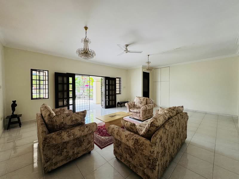 Huge land with wide frontage and regular shape, to subdivide into two bungalows Bungalow House For Sale at S$ 18,100,000 | PropertyGuru Singapore
