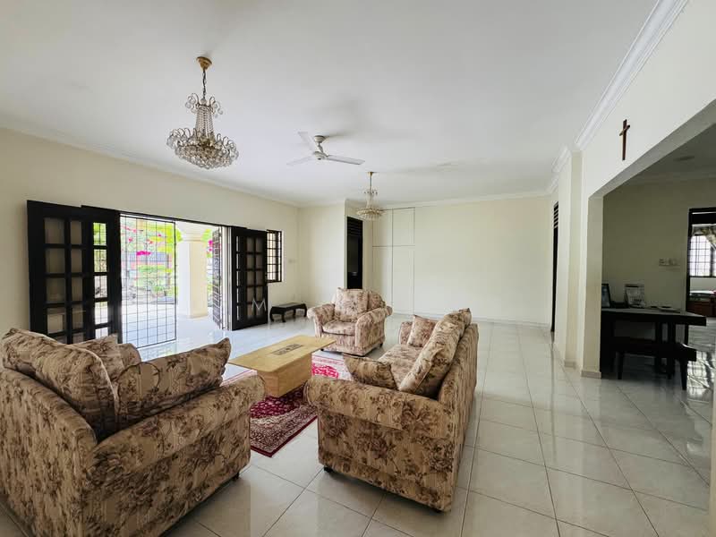 Huge land with wide frontage and regular shape, to subdivide into two bungalows Bungalow House For Sale at S$ 18,100,000 | PropertyGuru Singapore