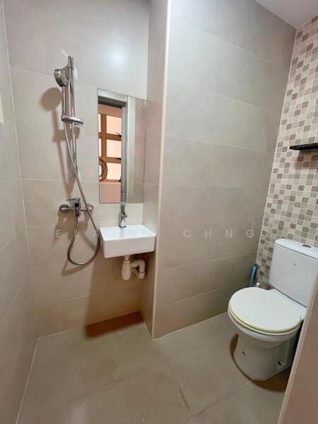 For GIRLS only. 15 minutes on the MRT into the CBD. Near to James Cook, SMU, Kaplan & PSB Academy, Geylang Road, Room Rental, 100 sqft, Condominium For Rent, by Elaine Chng, 60128264 - Bathroom - PropertyGuru.com.sg