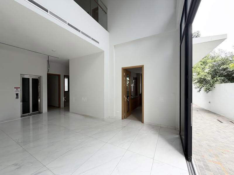 Brand new bungalow with lift and poo, 8+1 bedrooms all ensuite, park 4 cars inside, Within 1km to Kong Hwa School, call 8130 3636 to view, East Coast / Marine Parade, 9 Bedrooms, 6,500 sqft, Bungalow House For Sale, by Kim Yan 金燕, 60128388 - Interior - PropertyGuru.com.sg