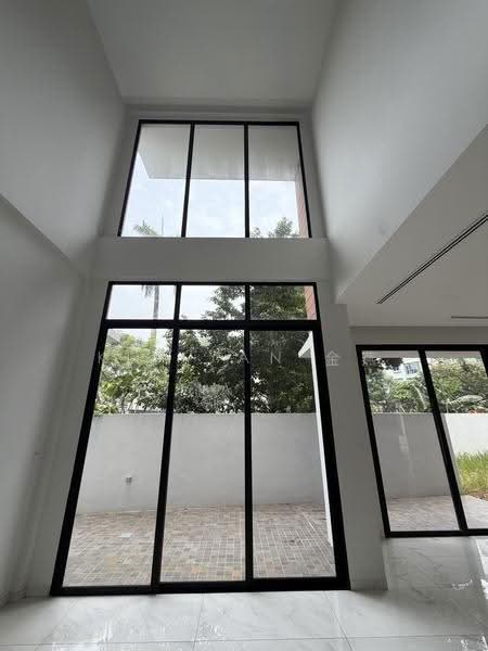 Brand new bungalow with lift and poo, 8+1 bedrooms all ensuite, park 4 cars inside, Within 1km to Kong Hwa School, call 8130 3636 to view, East Coast / Marine Parade, 9 Bedrooms, 6,500 sqft, Bungalow House For Sale, by Kim Yan 金燕, 60128388 - Interior - PropertyGuru.com.sg