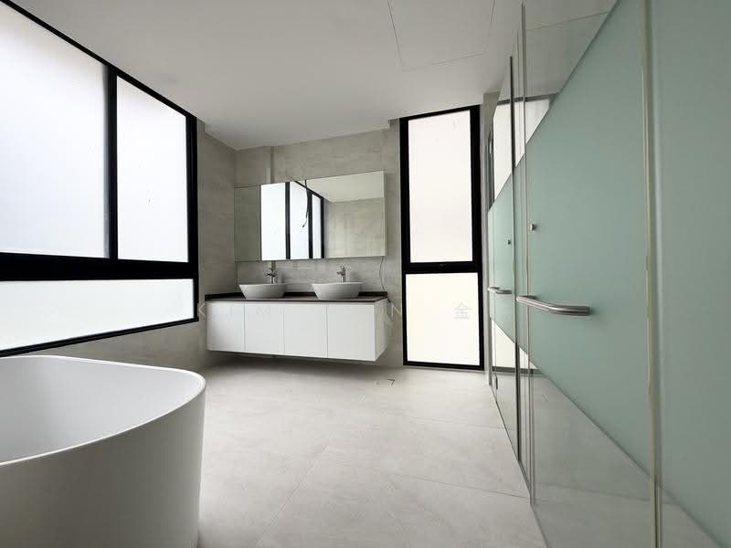 Brand new bungalow with lift and poo, 8+1 bedrooms all ensuite, park 4 cars inside, Within 1km to Kong Hwa School, call 8130 3636 to view, East Coast / Marine Parade, 9 Bedrooms, 6,500 sqft, Bungalow House For Sale, by Kim Yan 金燕, 60128388 - Bathroom - PropertyGuru.com.sg