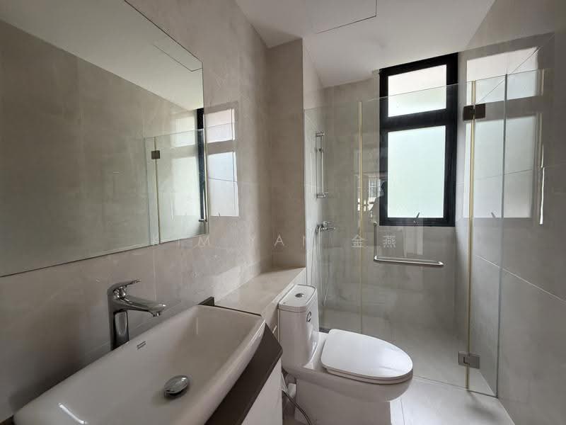 Brand new bungalow with lift and poo, 8+1 bedrooms all ensuite, park 4 cars inside, Within 1km to Kong Hwa School, call 8130 3636 to view, East Coast / Marine Parade, 9 Bedrooms, 6,500 sqft, Bungalow House For Sale, by Kim Yan 金燕, 60128388 - Bathroom - PropertyGuru.com.sg