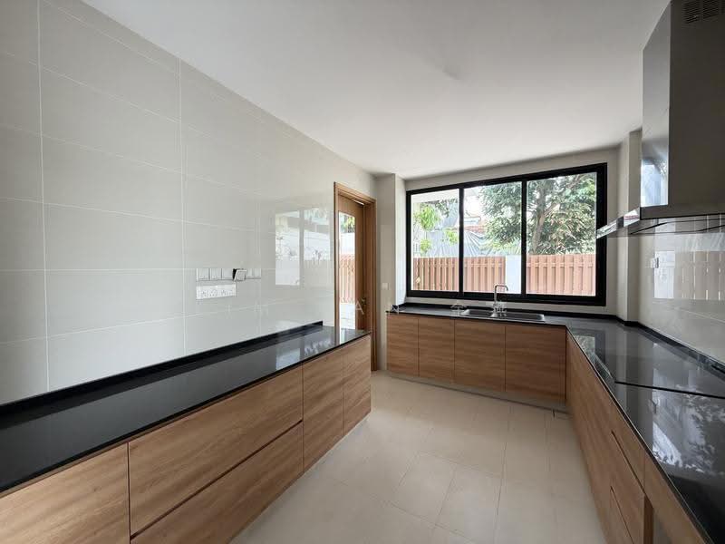 Brand new bungalow with lift and poo, 8+1 bedrooms all ensuite, park 4 cars inside, Within 1km to Kong Hwa School, call 8130 3636 to view, East Coast / Marine Parade, 9 Bedrooms, 6,500 sqft, Bungalow House For Sale, by Kim Yan 金燕, 60128388 - PropertyGuru.com.sg
