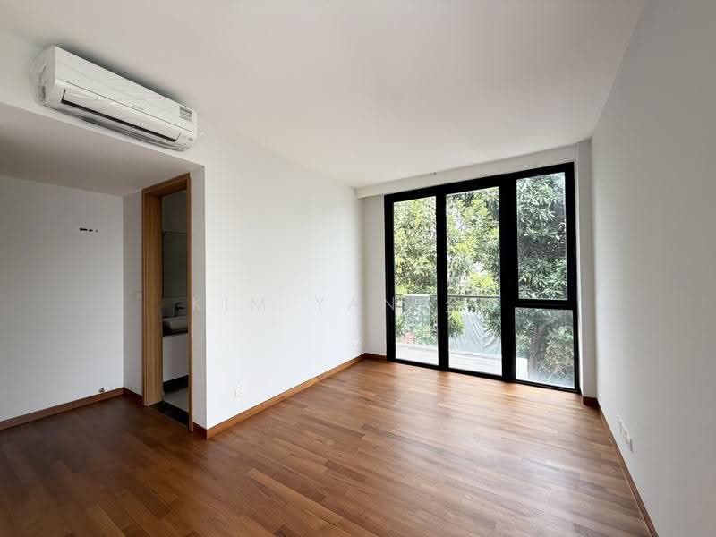 Brand new bungalow with lift and poo, 8+1 bedrooms all ensuite, park 4 cars inside, Within 1km to Kong Hwa School, call 8130 3636 to view, East Coast / Marine Parade, 9 Bedrooms, 6,500 sqft, Bungalow House For Sale, by Kim Yan 金燕, 60128388 - PropertyGuru.com.sg