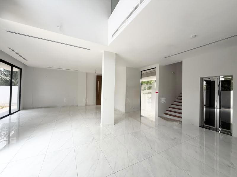 Brand new bungalow with lift and poo, 8+1 bedrooms all ensuite, park 4 cars inside, Within 1km to Kong Hwa School, call 8130 3636 to view, East Coast / Marine Parade, 9 Bedrooms, 6,500 sqft, Bungalow House For Sale, by Kim Yan 金燕, 60128388 - Interior - PropertyGuru.com.sg