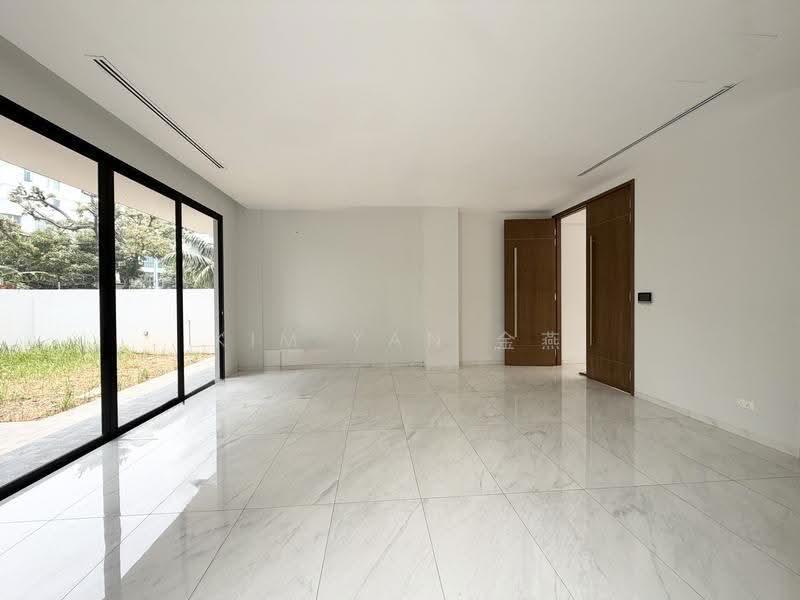 Brand new bungalow with lift and poo, 8+1 bedrooms all ensuite, park 4 cars inside, Within 1km to Kong Hwa School, call 8130 3636 to view, East Coast / Marine Parade, 9 Bedrooms, 6,500 sqft, Bungalow House For Sale, by Kim Yan 金燕, 60128388 - Living Room - PropertyGuru.com.sg