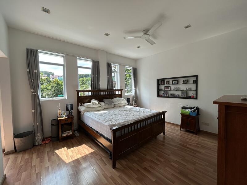 For Sale - Best Buy! Lovely 2 Sty Corner Terr, Huge Land, At Li Po Ave, 1km St Nicholas School, MRT Lentor