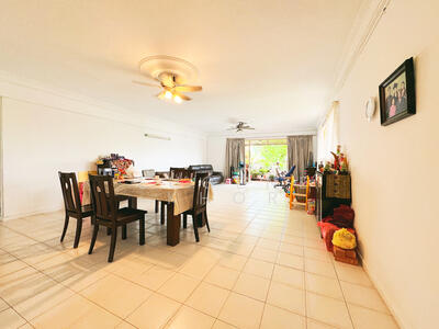 For Sale - RARE!!! HUGE FLOOR AREA!!!! CENTRAL LOCATION!!! ENBLOC POTENTIAL!!!!