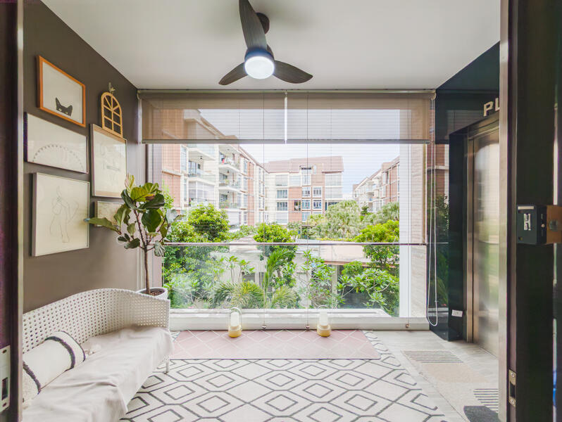 Balcony/Private Lift Lobby