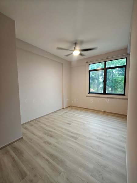 Parc Oasis, 35 Jurong East Avenue 1, 3 Bedrooms, 1,378 sqft, Condominium For Rent, by Kenneth Sim, 60129875 - 2nd bigger Square room Queen bed++ - PropertyGuru.com.sg
