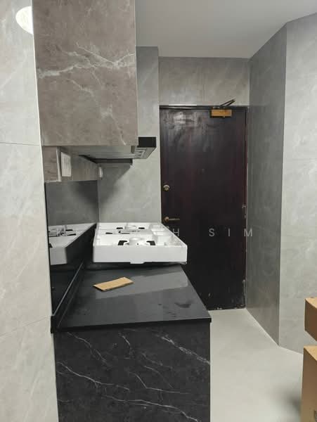 Parc Oasis, 35 Jurong East Avenue 1, 3 Bedrooms, 1,378 sqft, Condominium For Rent, by Kenneth Sim, 60129875 - Renovated Kitchen n Stove - PropertyGuru.com.sg