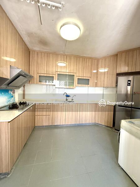 Well maintain Kitchen cabinet 