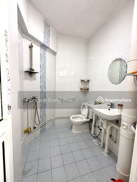 Common bathroom 
