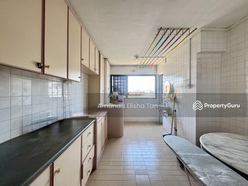 For Sale - 674 Hougang Avenue 8