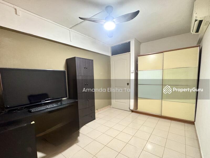 For Sale - 674 Hougang Avenue 8