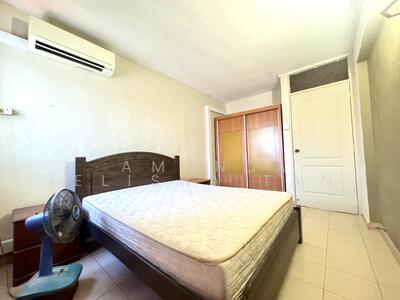 For Sale - 674 Hougang Avenue 8