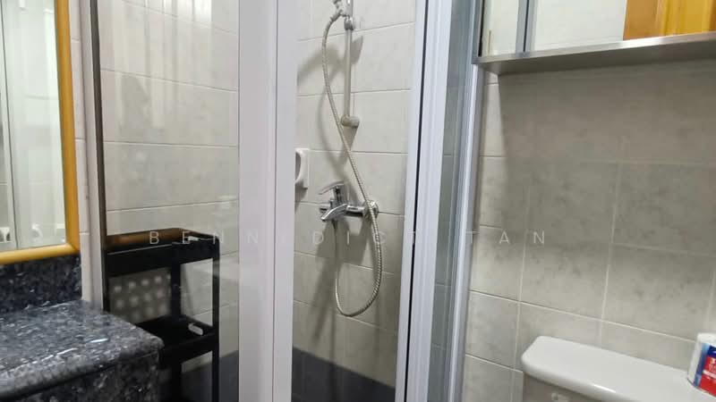 Jalan Mat Jambol, Jalan Mat Jambol, Room Rental, 120 sqft, Terraced House For Rent, by Bennedict Tan, 60130889 - Bathroom - PropertyGuru.com.sg