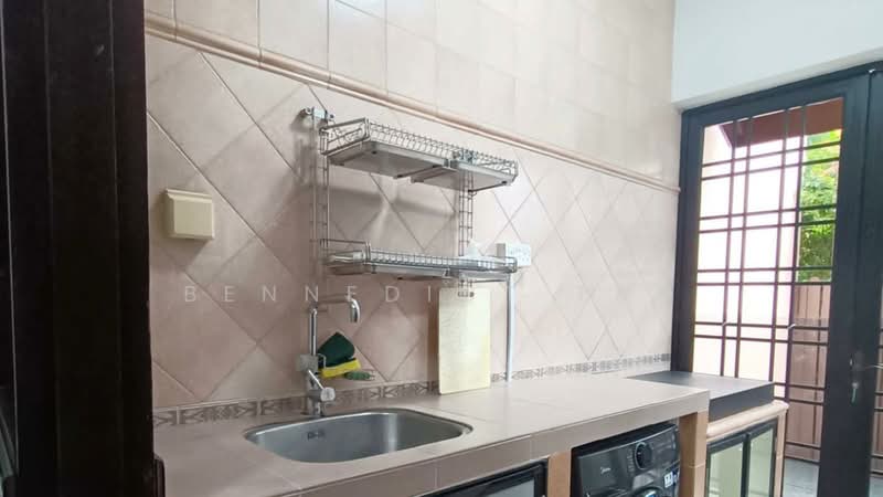 Jalan Mat Jambol, Jalan Mat Jambol, Room Rental, 120 sqft, Terraced House For Rent, by Bennedict Tan, 60130889 - Kitchen - PropertyGuru.com.sg