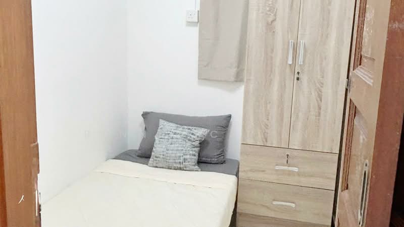 Jalan Mat Jambol, Jalan Mat Jambol, Room Rental, 120 sqft, Terraced House For Rent, by Bennedict Tan, 60130889 - Bedroom - PropertyGuru.com.sg