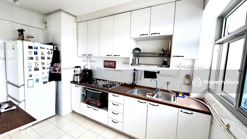 Ample storage & preparation space