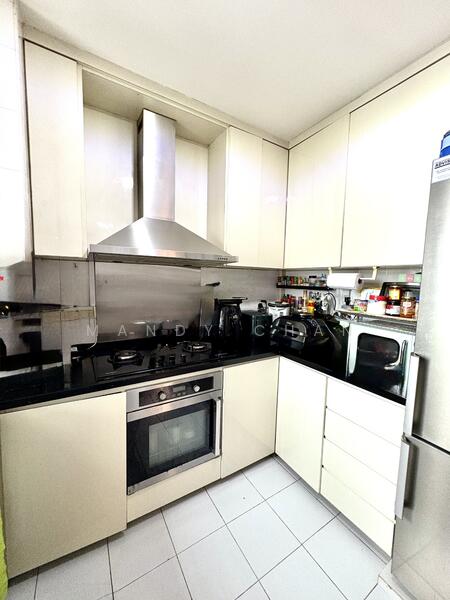 Separated kitchen and service yard