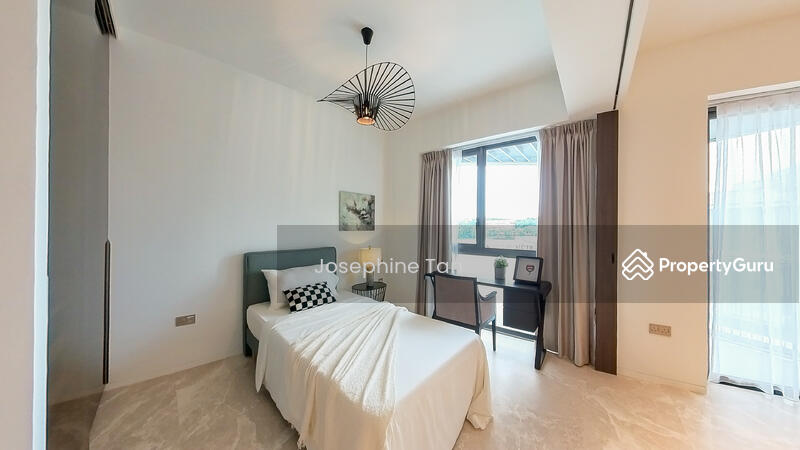 SPACIOUS BEDROOM