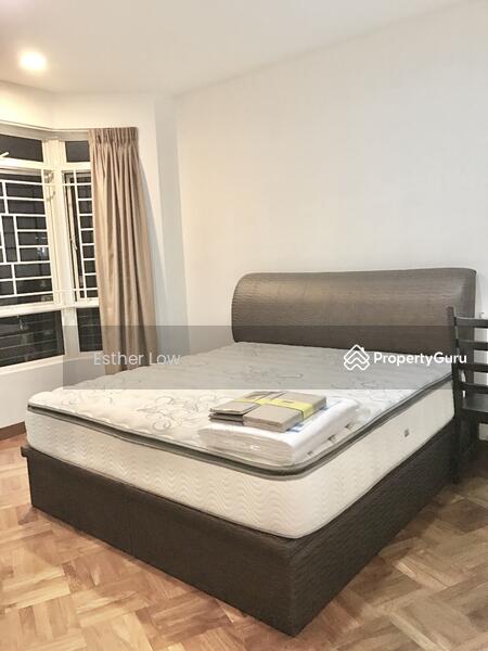 Master bedroom king bedframe 