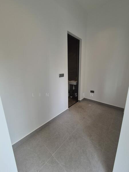 JOO CHIAT PLACE Terraced House For Sale at S$ 6,244,444 | PropertyGuru Singapore - Helper's Room With Attached Bathroom