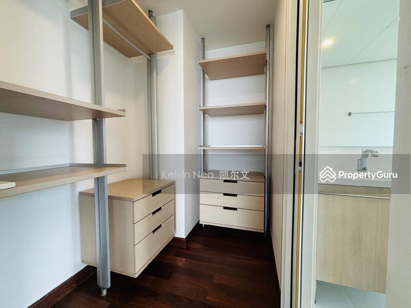 Walk in wardrobe 