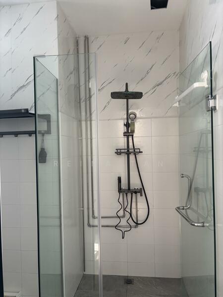 Wcega Tower, 21 Bukit Batok Crescent, 958 sqft, Light Industrial (B1) For Sale, by Reina Tan, 60131565 - Bathroom - CommercialGuru.com.sg