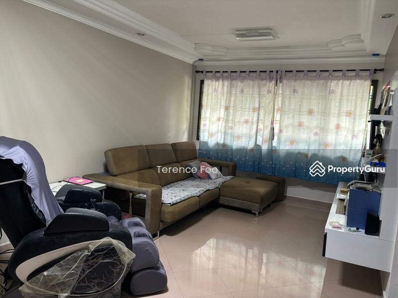 Spacous & Squarish Living Room