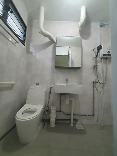 164 Simei Road, 164 Simei Road, Room Rental, 250 sqft, HDB Flat For Rent, by Alvin ., 60132021 - Bathroom - PropertyGuru.com.sg